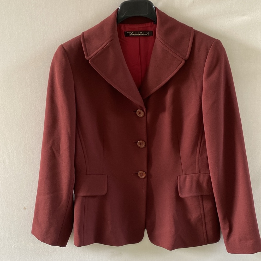Last Call!! TAHARI skirt suit set